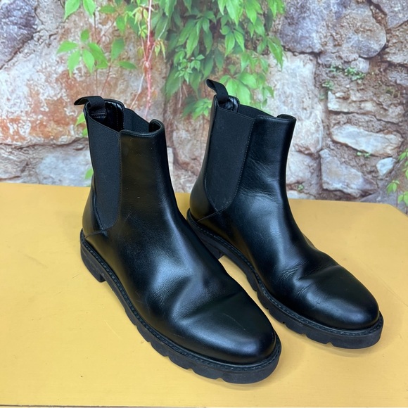 STUART WEITZMAN Black Leather Chelsea Boots, 6B - Picture 5 of 13